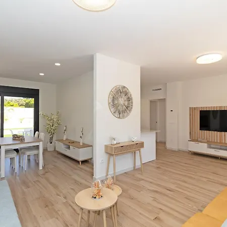 Oasis Lagos فيلة Alginet